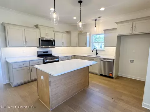 Kitchen - 3482 Hatton Dr, Nesbit, MS 38651 photo 2 of 3