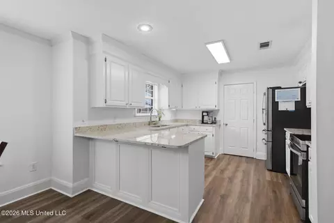 Kitchen - 121 Deer Run, Pearl, MS 39208 photo 1 of 6