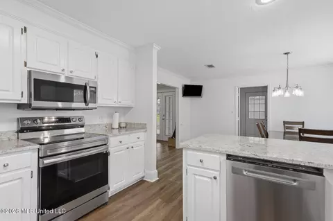 Kitchen - 121 Deer Run, Pearl, MS 39208 photo 5 of 6