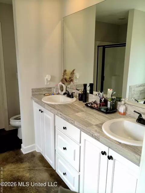 Bath - 552 Fairway Ave, Byram, MS 39272 photo 2 of 3