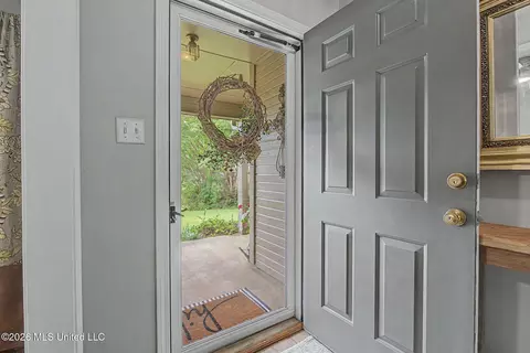Entry Way - 1727 Sandpiper Cv, Hernando, MS 38632 photo 1 of 2