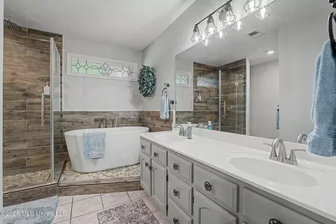 Bath - 1727 Sandpiper Cv, Hernando, MS 38632 photo 1 of 3