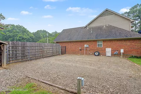 Exterior - 1727 Sandpiper Cv, Hernando, MS 38632 photo 9 of 11