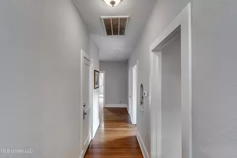 Entry Way - 239 Fernwood Dr, Jackson, MS 39206 photo 2 of 3