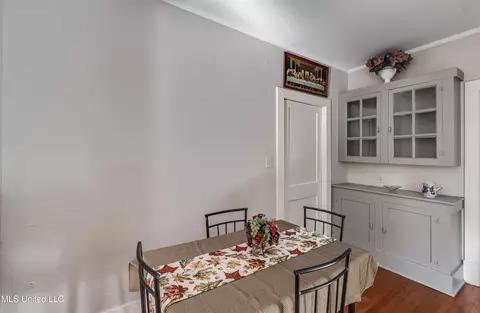 Dining - 239 Fernwood Dr, Jackson, MS 39206 photo 2 of 3