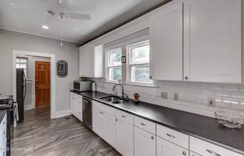 Kitchen - 239 Fernwood Dr, Jackson, MS 39206 photo 1 of 7
