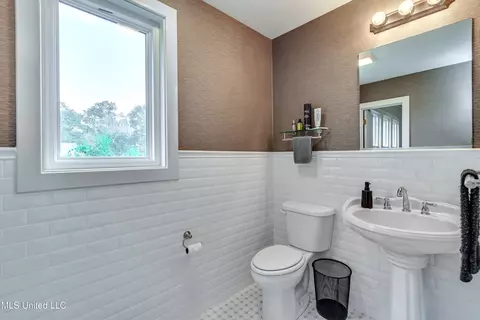 Bath - 239 Fernwood Dr, Jackson, MS 39206 photo 5 of 7