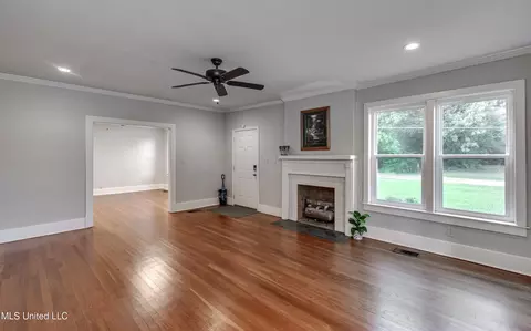Living - 239 Fernwood Dr, Jackson, MS 39206 photo 5 of 12