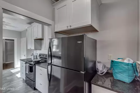 Kitchen - 239 Fernwood Dr, Jackson, MS 39206 photo 7 of 7