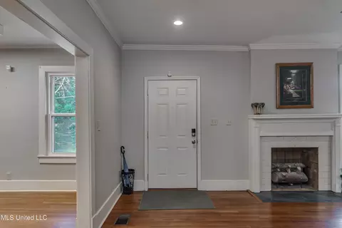 Entry Way - 239 Fernwood Dr, Jackson, MS 39206 photo 1 of 3