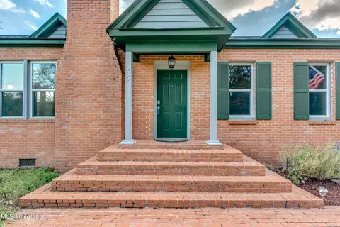 Exterior - 239 Fernwood Dr, Jackson, MS 39206 photo 2 of 13