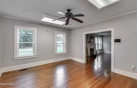 Living - 239 Fernwood Dr, Jackson, MS 39206 photo 6 of 12