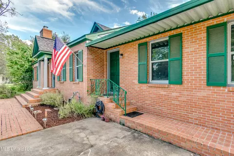 Exterior - 239 Fernwood Dr, Jackson, MS 39206 photo 6 of 13