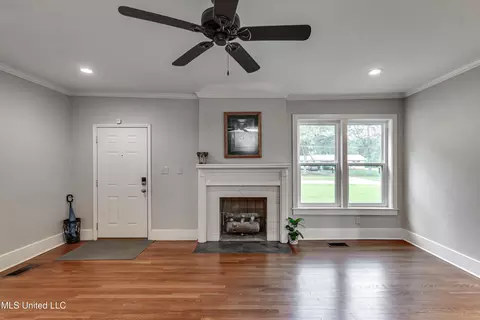 Living - 239 Fernwood Dr, Jackson, MS 39206 photo 1 of 12