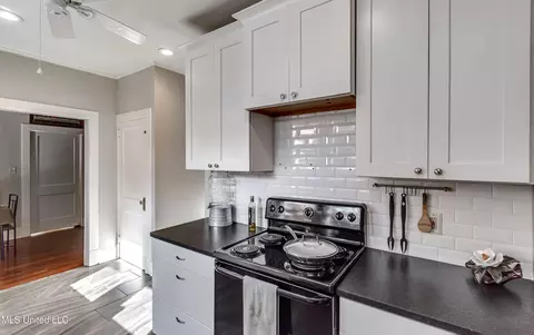 Kitchen - 239 Fernwood Dr, Jackson, MS 39206 photo 3 of 7