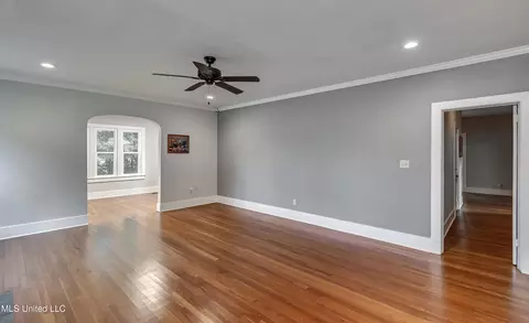 Living - 239 Fernwood Dr, Jackson, MS 39206 photo 3 of 12