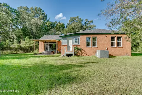 Exterior - 239 Fernwood Dr, Jackson, MS 39206 photo 12 of 13