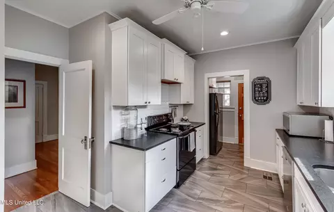 Kitchen - 239 Fernwood Dr, Jackson, MS 39206 photo 2 of 7