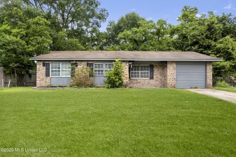 2124 Chestwood Rd, Gautier, MS 39553