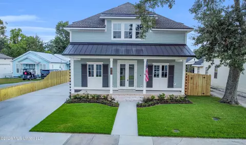 412 Main St, Bay Saint Louis, MS 39520