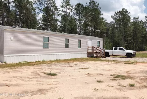 1090 Bilbo Rd, Lumberton, MS 39455