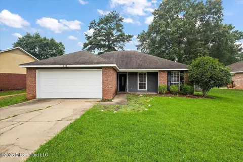 415 Riverbend Dr, Byram, MS 39272