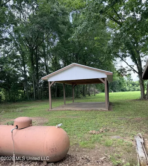 Exterior - 647 Irwin Rd, Bentonia, MS 39040 photo 1 of 2