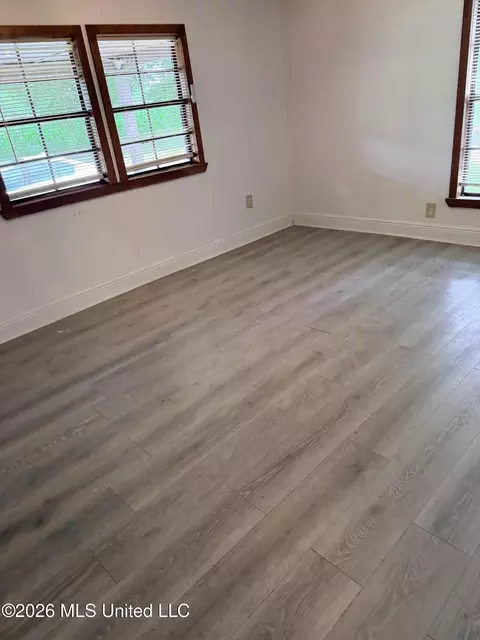 Living - 647 Irwin Rd, Bentonia, MS 39040 photo 2 of 2
