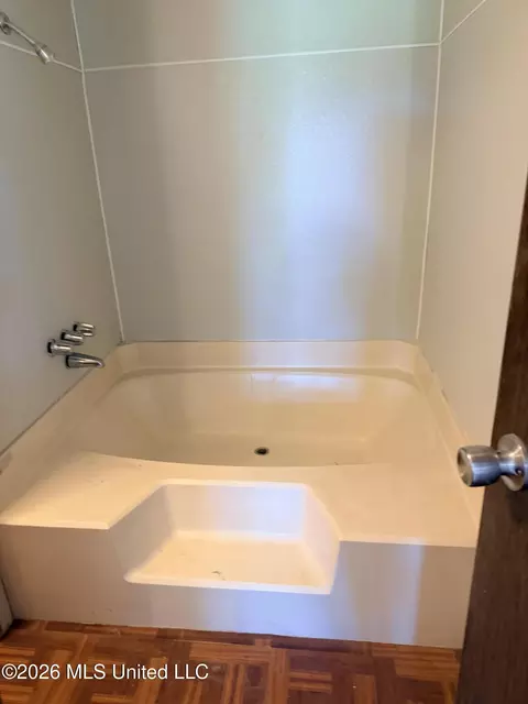 Bath - 647 Irwin Rd, Bentonia, MS 39040 photo 2 of 3