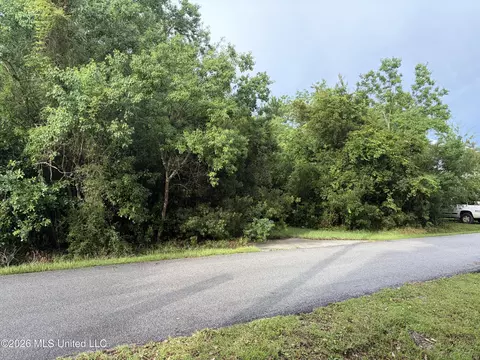 232 Pine Ridge Dr, Waveland, MS 39576