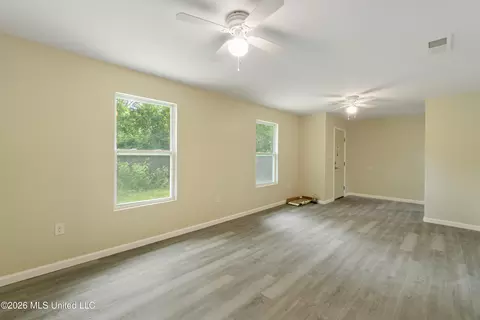 7 Bowen St, Wiggins, MS 39577 photo 3