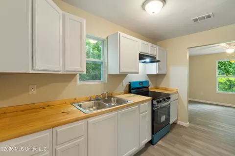 7 Bowen St, Wiggins, MS 39577 photo 5