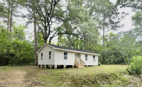 7 Bowen St, Wiggins, MS 39577 photo 2