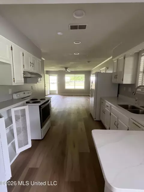 Kitchen - 99 Crestfield Rd, Coldwater, MS 38618 photo 2 of 2