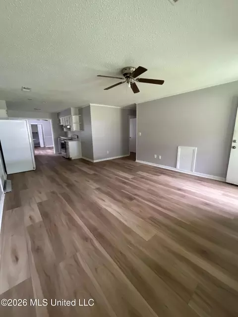 Living - 99 Crestfield Rd, Coldwater, MS 38618 photo 3 of 3