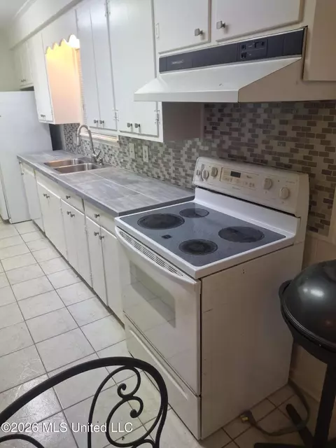 Kitchen - 3416 Cecil Dr, Pearl, MS 39208 photo 2 of 2