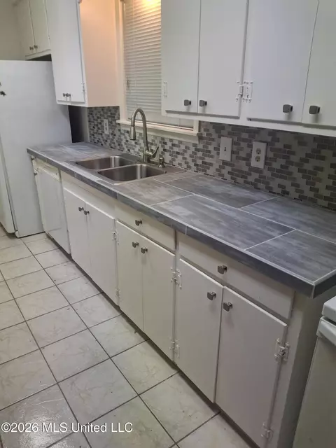 Kitchen - 3416 Cecil Dr, Pearl, MS 39208 photo 1 of 2