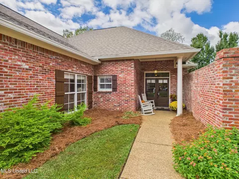 Exterior - 207 Geneva Blvd, Madison, MS 39110 photo 2 of 10