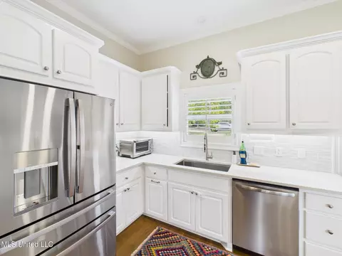 Kitchen - 207 Geneva Blvd, Madison, MS 39110 photo 2 of 4