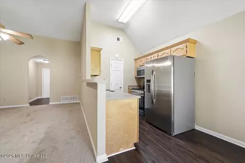 Entry Way - 9835 Devon Ridge Dr, Olive Branch, MS 38654 photo 2 of 3