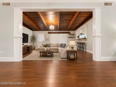 Living - 657 Simpson Highway 149, Magee, MS 39111 photo 5 of 8