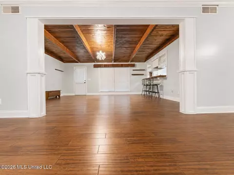 Living - 657 Simpson Highway 149, Magee, MS 39111 photo 4 of 8
