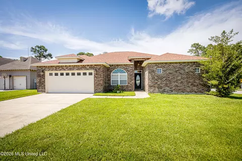 745 Champagne Dr, Biloxi, MS 39532