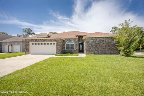 745 Champagne Dr, Biloxi, MS 39532