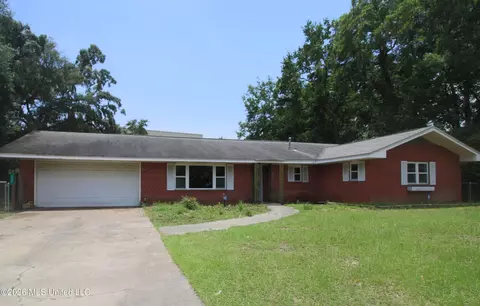 325 Oakridge Cir, Biloxi, MS 39531