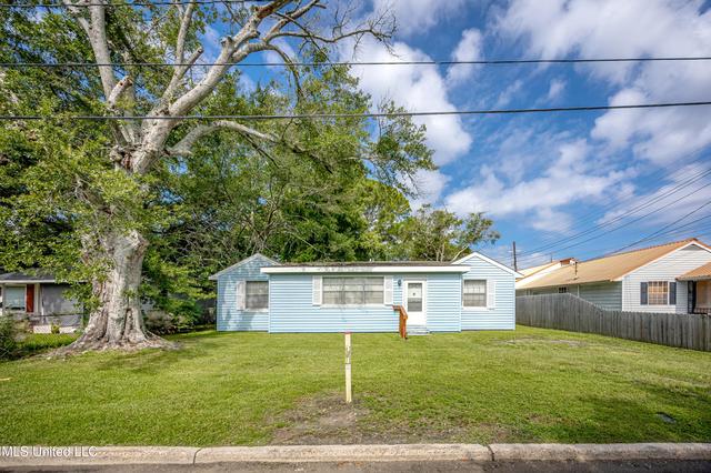 1815 Cherubusco St, Pascagoula, MS 39567