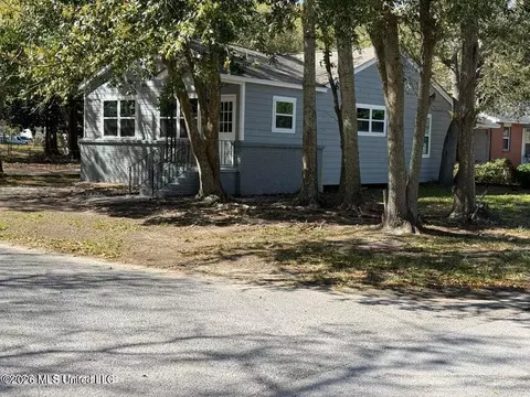 1811 Wilson Ave, Pascagoula, MS 39567