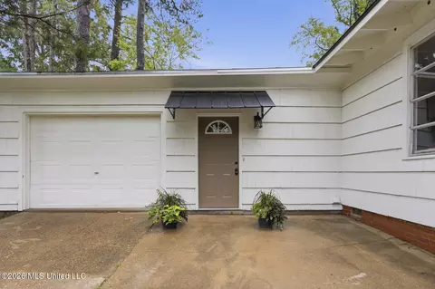 4546 Meadowridge Dr, Jackson, MS 39206 photo 2