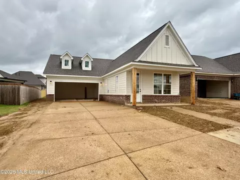 825 E Quitman Ct, Nesbit, MS 38651