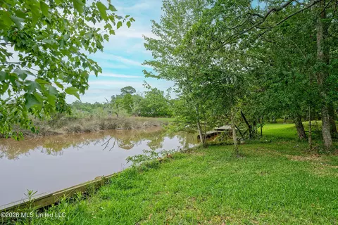 5190 Mcclellen Dr, Pass Christian, MS 39571